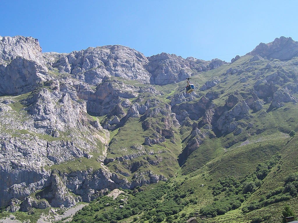 Vista del teleférico de Fuente Dé en los Picos de Europa. Cantabria